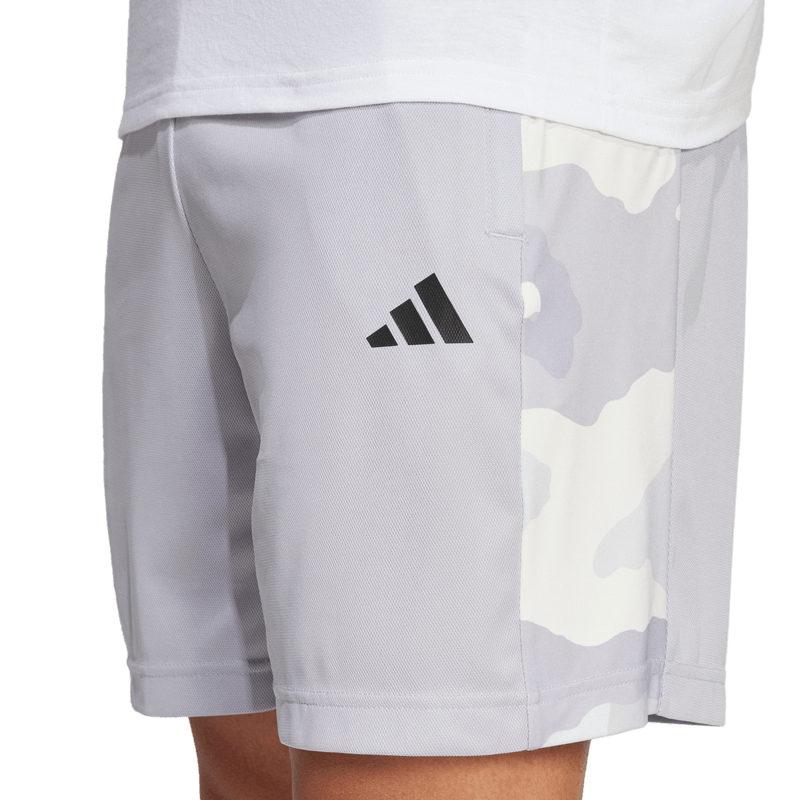 Pantaloneta-adidas-para-hombre-Camo-Short-para-entrenamiento-color-gris.-Detalle-3