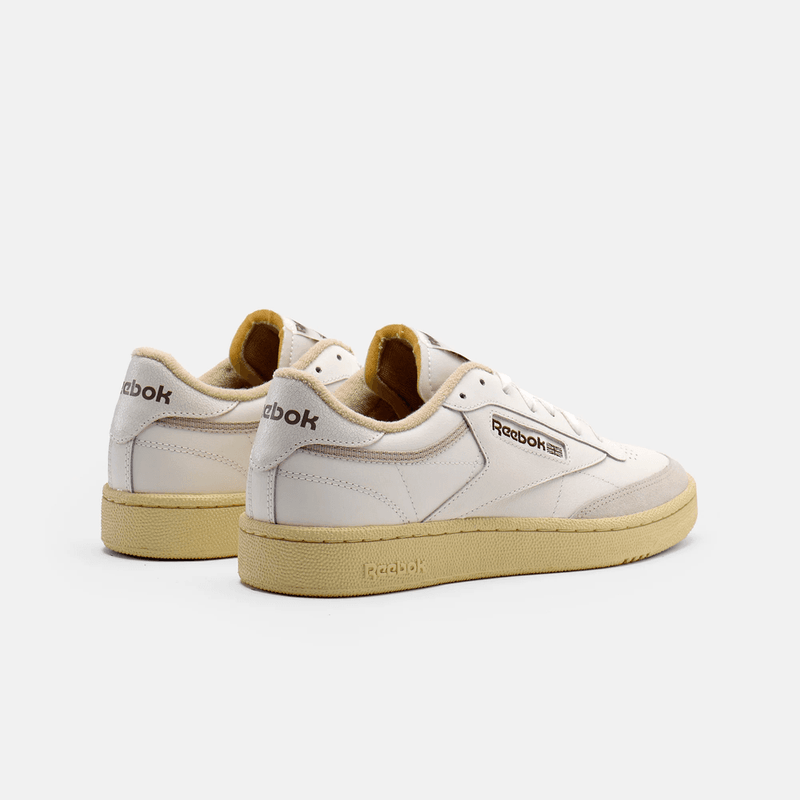 Tenis-reebok-para-hombre-Club-C-85-para-moda-color-blanco.-Capellada