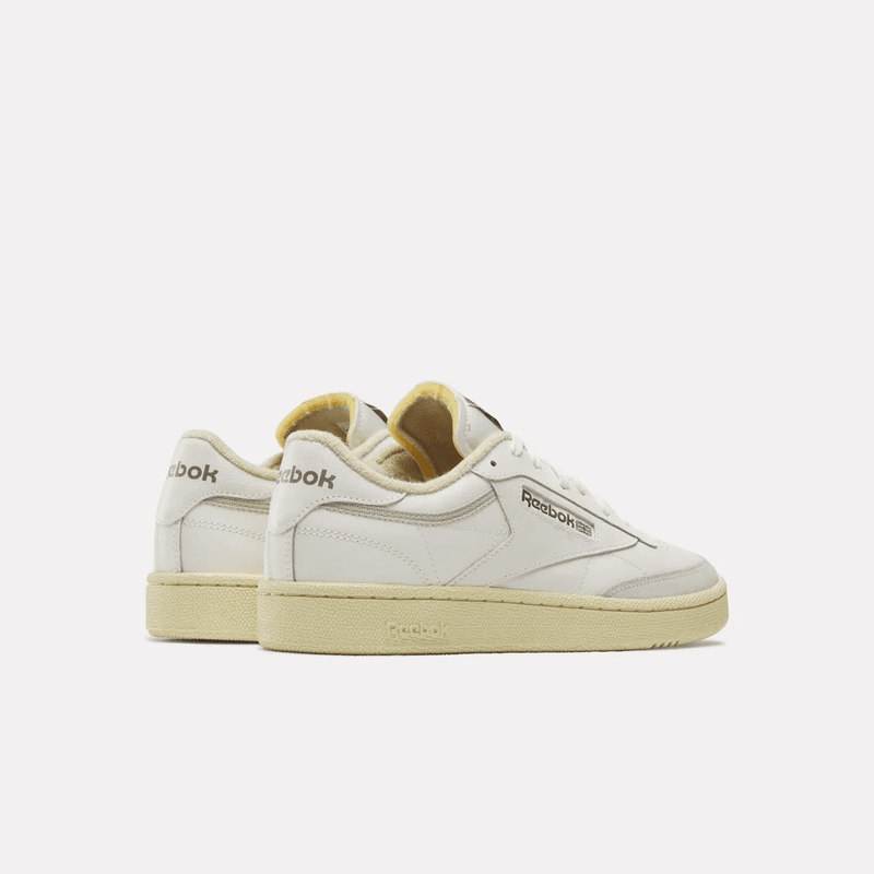 Tenis-reebok-para-hombre-Club-C-85-para-moda-color-blanco.-Talon