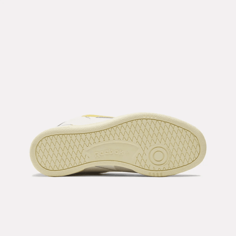 Tenis-reebok-para-hombre-Club-C-Bulc-para-moda-color-blanco.-Suela