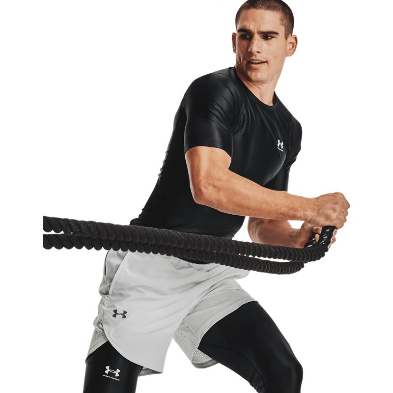 Camiseta-Manga-Corta-under-armour-para-hombre-Ua-Hg-Isochill-Comp-Ss-para-entrenamiento-color-negro.-Modelo-In-Action