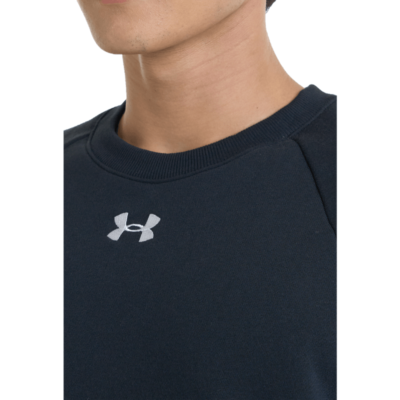 Hoodie-under-armour-para-hombre-Ua-Rival-Fleece-Crew-para-entrenamiento-color-negro.-Modelo-In-Action