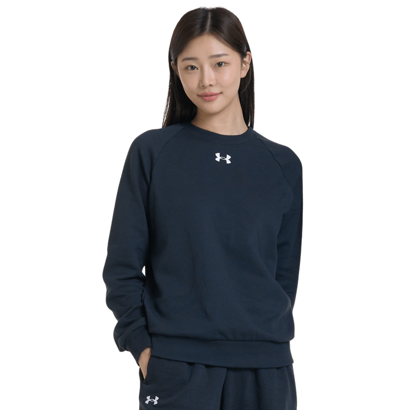 Hoodie-under-armour-para-hombre-Ua-Rival-Fleece-Crew-para-entrenamiento-color-negro.-Modelo-In-Action