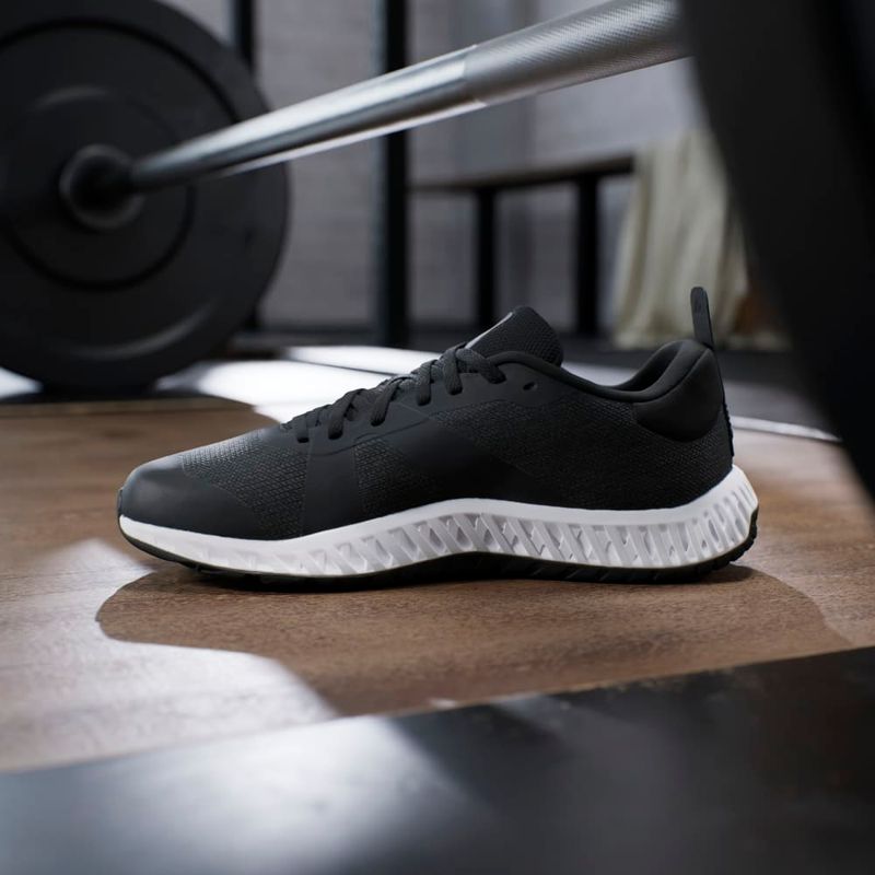 Tenis-adidas-para-mujer-Everyset-Trainer-W-para-entrenamiento-color-negro.-Mktg-Vista-6