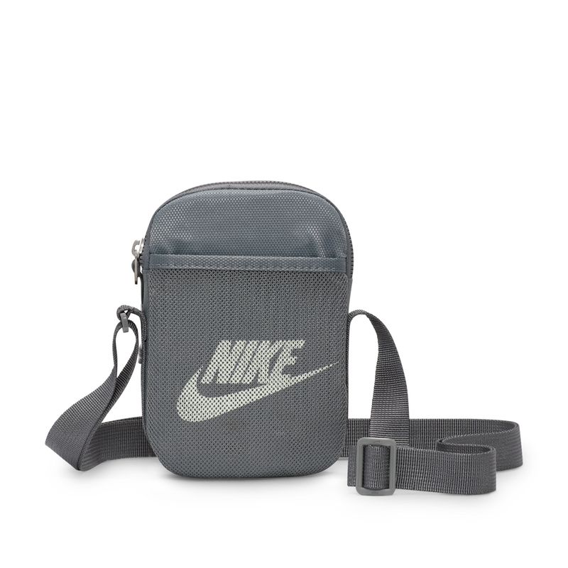 Canguro-nike-para-hombre-Nk-Heritage-S-Crossbody-para-moda-color-gris.-Frente-Sin-Modelo