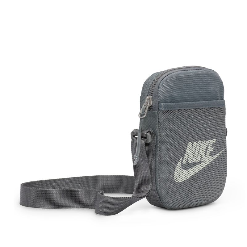 Canguro-nike-para-hombre-Nk-Heritage-S-Crossbody-para-moda-color-gris.-Zoom-Frontal