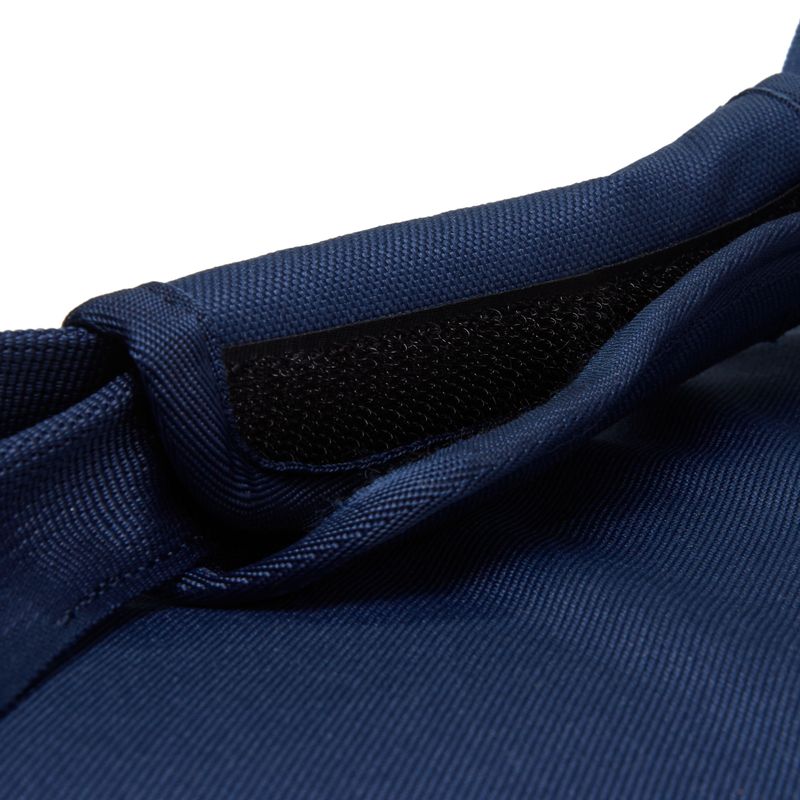 Maletin-nike-para-hombre-Nk-Acdmy-Team-M-Duff-para-futbol-color-azul.-Detalle-Lateral-Izq