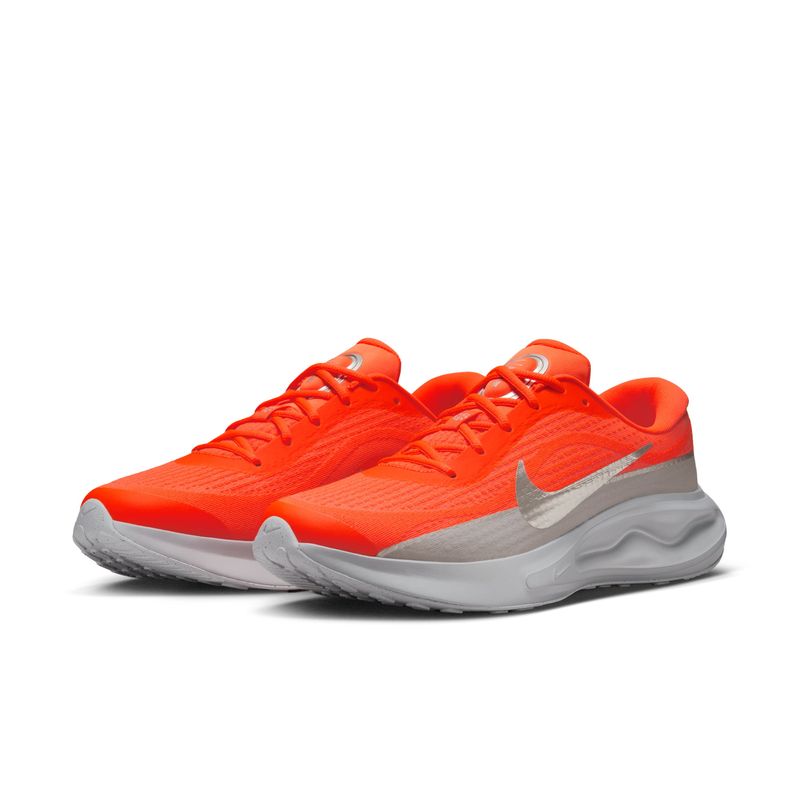 Tenis-nike-para-hombre-Nike-Journey-Run-Prm-para-correr-color-naranja.-Par-Alineados