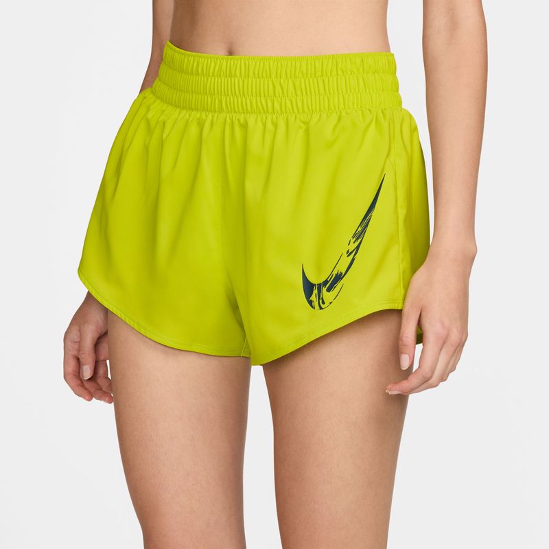 Pantaloneta-nike-para-mujer-W-Nk-One-Swh-Hb-Df-Mr-Br-Srt-para-correr-color-verde.-Reverso-Sobre-Modelo