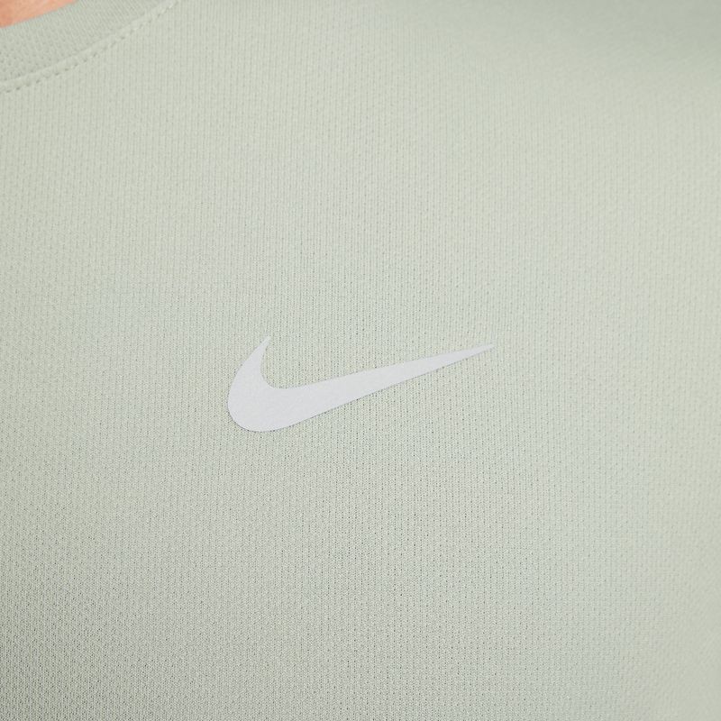 Camiseta-Manga-Corta-nike-para-hombre-M-Nk-Df-Uv-Miler-Ss-para-correr-color-verde.-Detalle-2