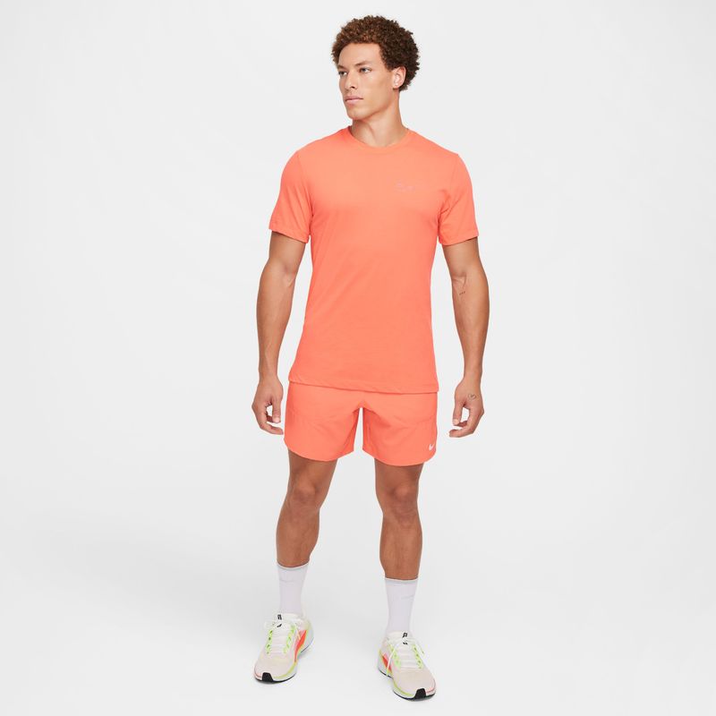 Camiseta-Manga-Corta-nike-para-hombre-M-Nk-Df-Tee-Run-Division-Fa24-para-correr-color-multicolor.-Detalle-4