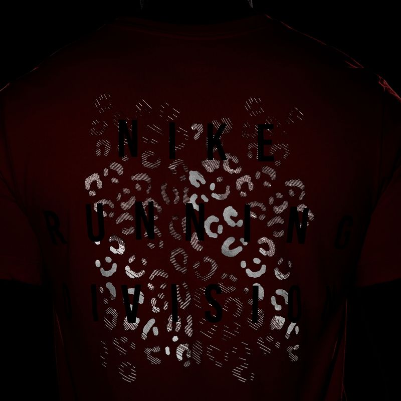 Camiseta-Manga-Corta-nike-para-hombre-M-Nk-Df-Tee-Run-Division-Fa24-para-correr-color-multicolor.-Detalle-7