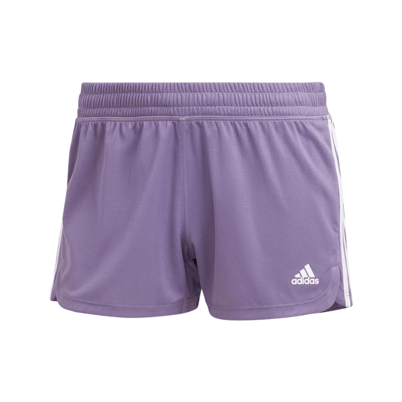 Pantaloneta-adidas-para-mujer-Pacer-3S-Knit-para-entrenamiento-color-morado.-Lateral-Sobre-Modelo