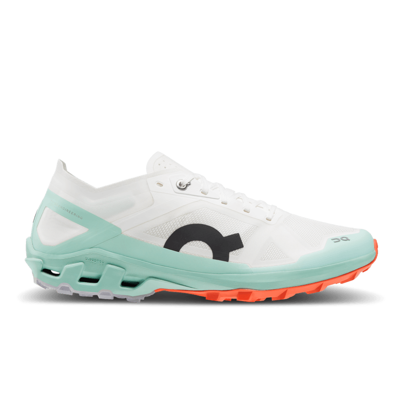 Tenis-on-para-hombre-Cloudventure-Peak-para-outdoor-color-blanco.-Lateral-Externa-Derecha