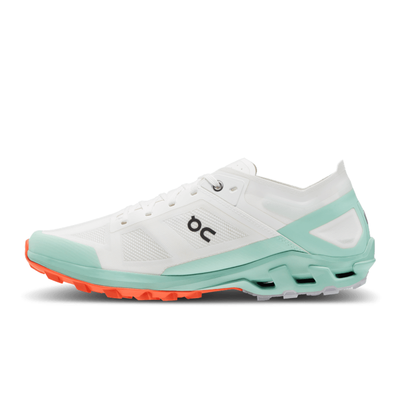Tenis-on-para-hombre-Cloudventure-Peak-para-outdoor-color-blanco.-Lateral-Interna-Izquierda