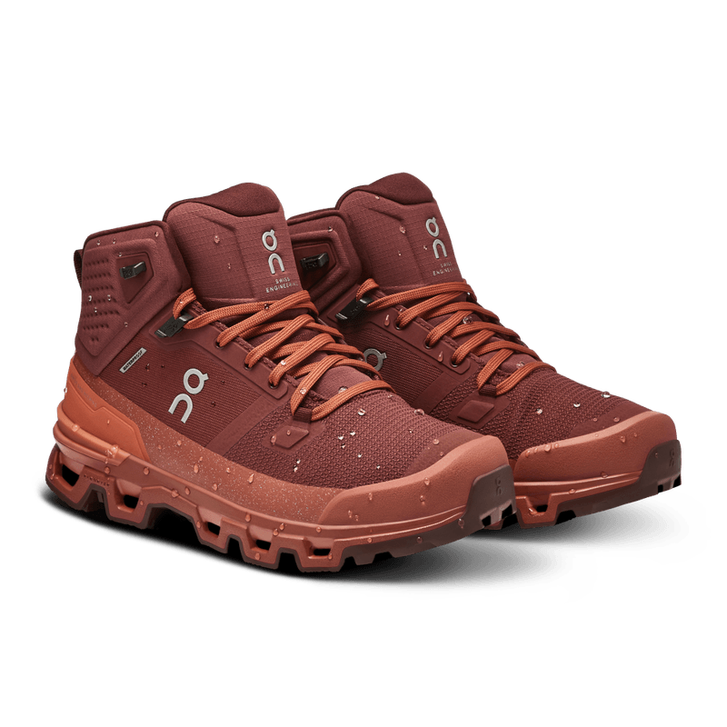 Tenis-on-para-mujer-Cloudrock-2-Waterproof-para-outdoor-color-rojo.-Par-Alineados-