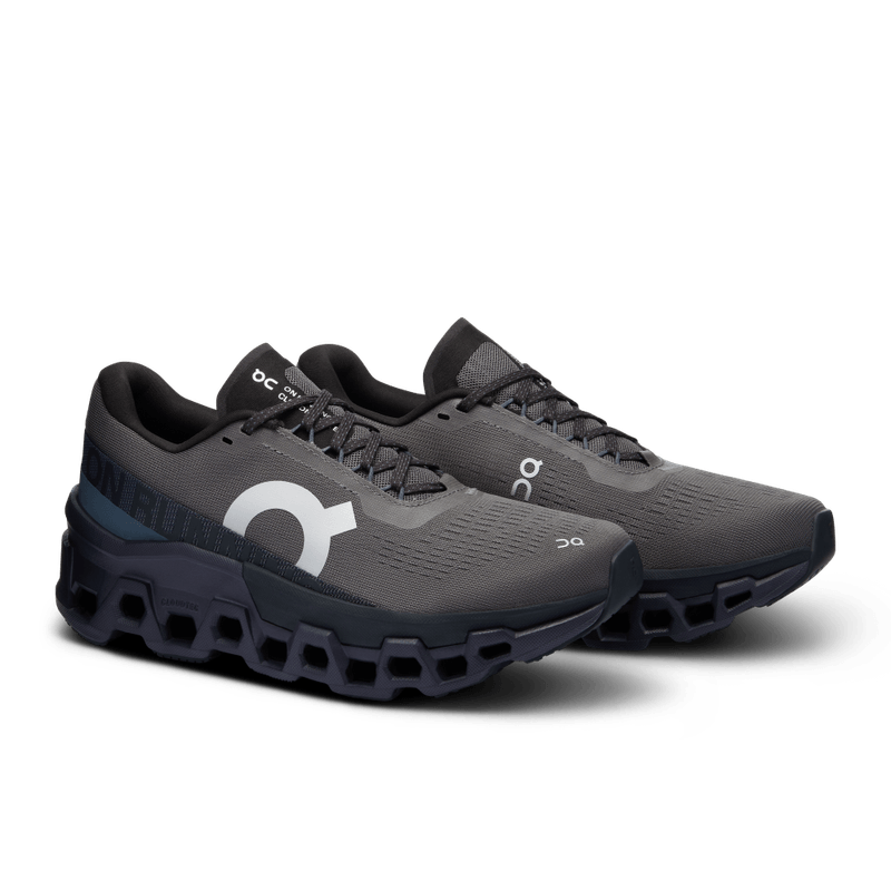 Tenis-on-para-mujer-Cloudmonster-2-para-correr-color-negro.-Par-Alineados-