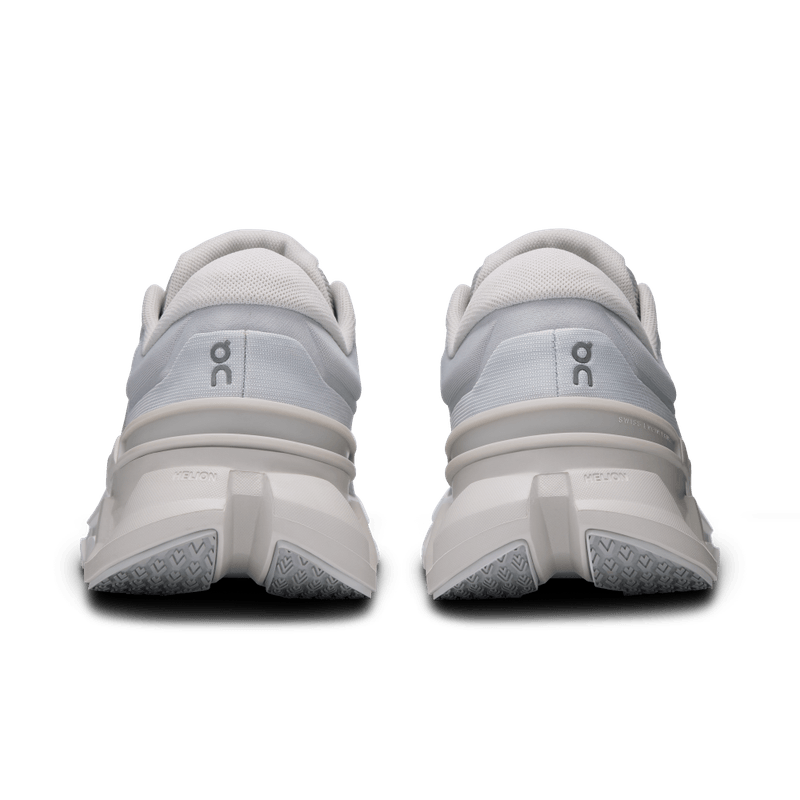 Tenis-on-para-hombre-Cloudflyer-5-M-para-correr-color-gris.-Talon