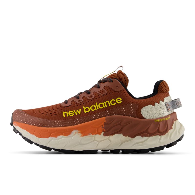 Tenis-new-balance-para-hombre-More-Trail-V3-para-correr-color-cafe.-20