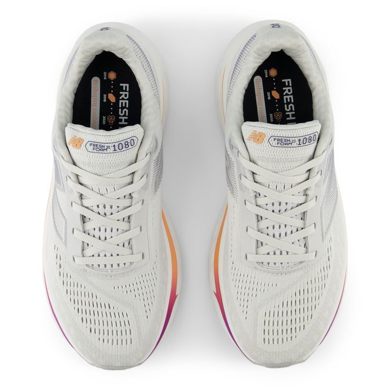 Tenis-new-balance-para-mujer-1080-V14-para-correr-color-gris.-Capellada-Pares