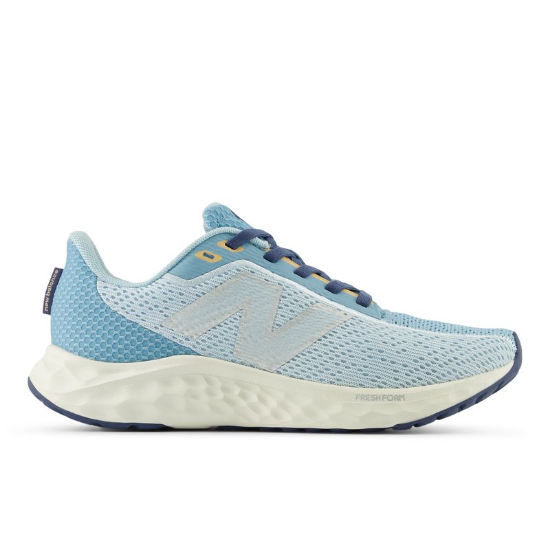 Tenis-new-balance-para-mujer-Arishi-V4-para-correr-color-azul.-Lateral-Derecha