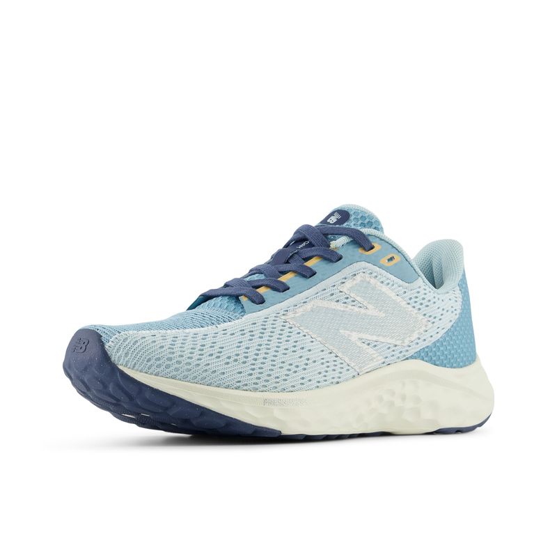 Tenis-new-balance-para-mujer-Arishi-V4-para-correr-color-azul.-Lateral-Diagonal-Derecha