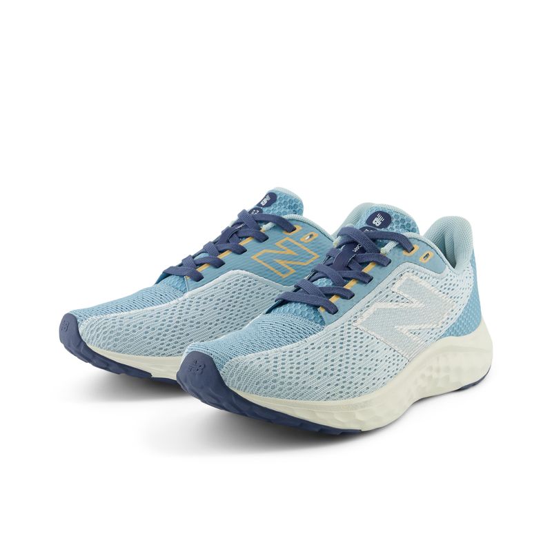 Tenis-new-balance-para-mujer-Arishi-V4-para-correr-color-azul.-Pares-Diagonal-Derecha