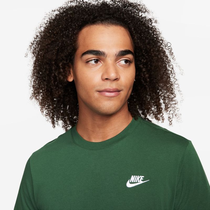 Camiseta-Manga-Corta-nike-para-hombre-M-Nsw-Club-Tee-para-moda-color-multicolor.-Detalle-5-