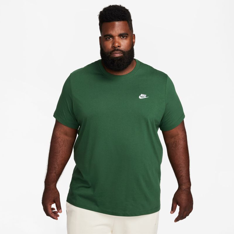 Camiseta-Manga-Corta-nike-para-hombre-M-Nsw-Club-Tee-para-moda-color-multicolor.-Vista-Posterior-Modelo-