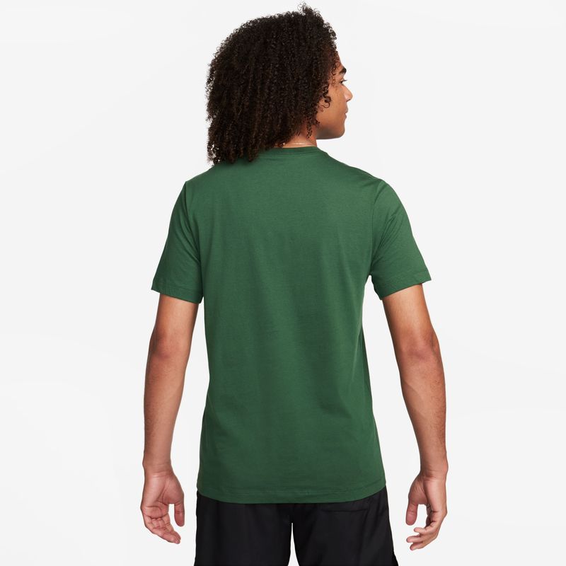 Camiseta-Manga-Corta-nike-para-hombre-M-Nsw-Club-Tee-para-moda-color-multicolor.-Reverso-Sobre-Modelo