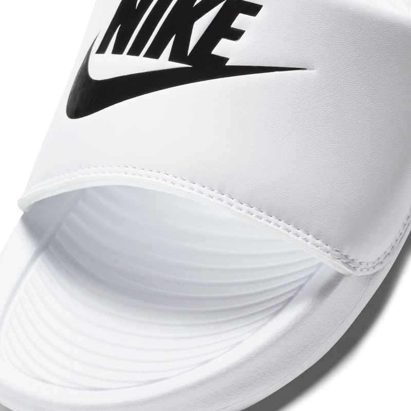 Sandalias-nike-para-mujer-W-Nike-Victori-One-Slide-para-natacion-color-blanco.-Detalle-1