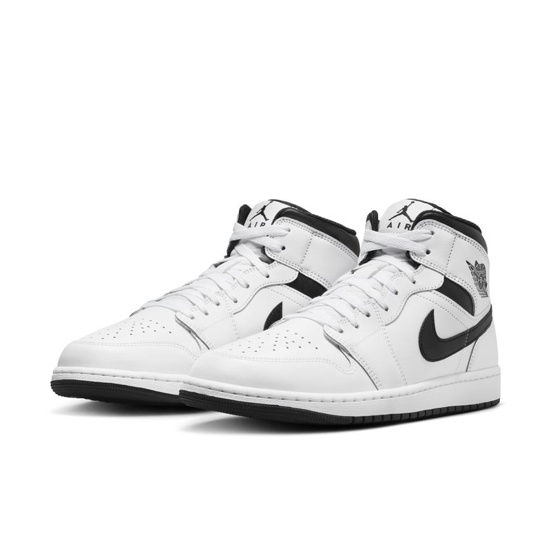 Tenis-nike-para-hombre-Air-Jordan-1-Mid-para-moda-color-blanco.-Par-Alineados