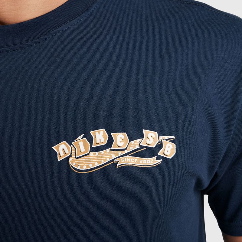 Camiseta-Manga-Corta-nike-para-hombre-U-Nk-Sb-Tee-Oc-Road-Dogs-para-moda-color-azul.-Detalle-2