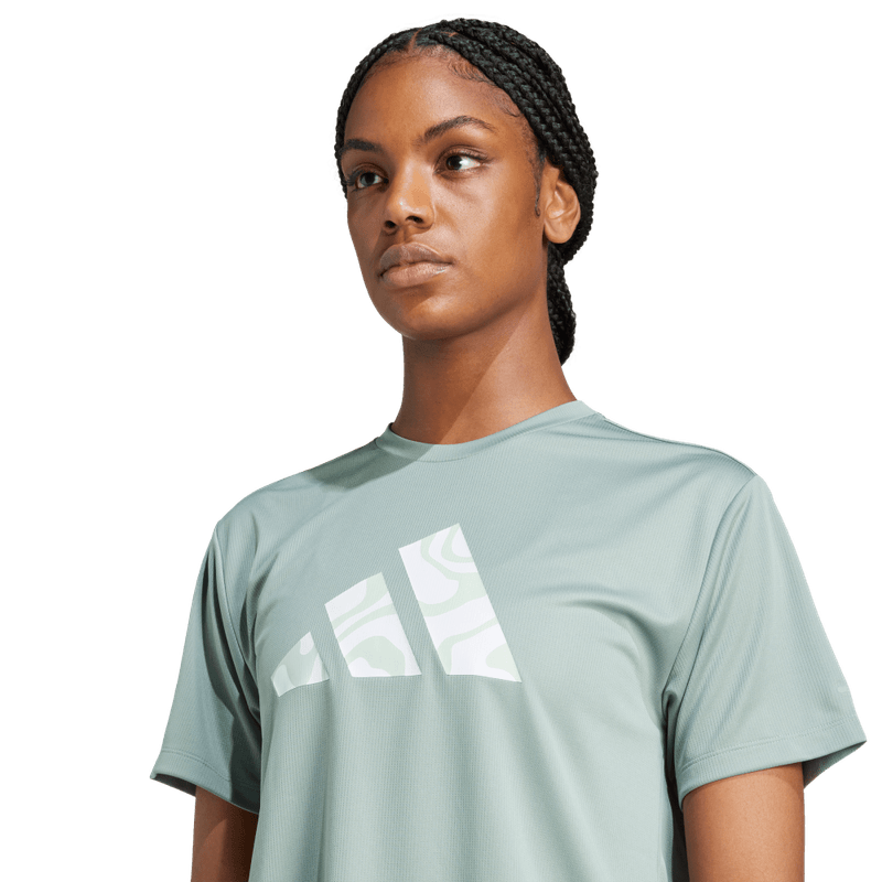 Camiseta-Manga-Corta-adidas-para-mujer-Run-It-Bl-Tee-W-para-correr-color-verde.-Detalle-4