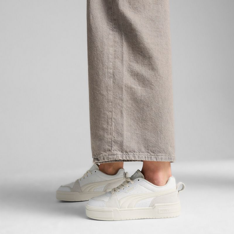 Tenis-puma-para-mujer-Ca-Pro-Lux-Iii-Wv-Wns-para-moda-color-blanco.-Lateral-Sobre-Modelo