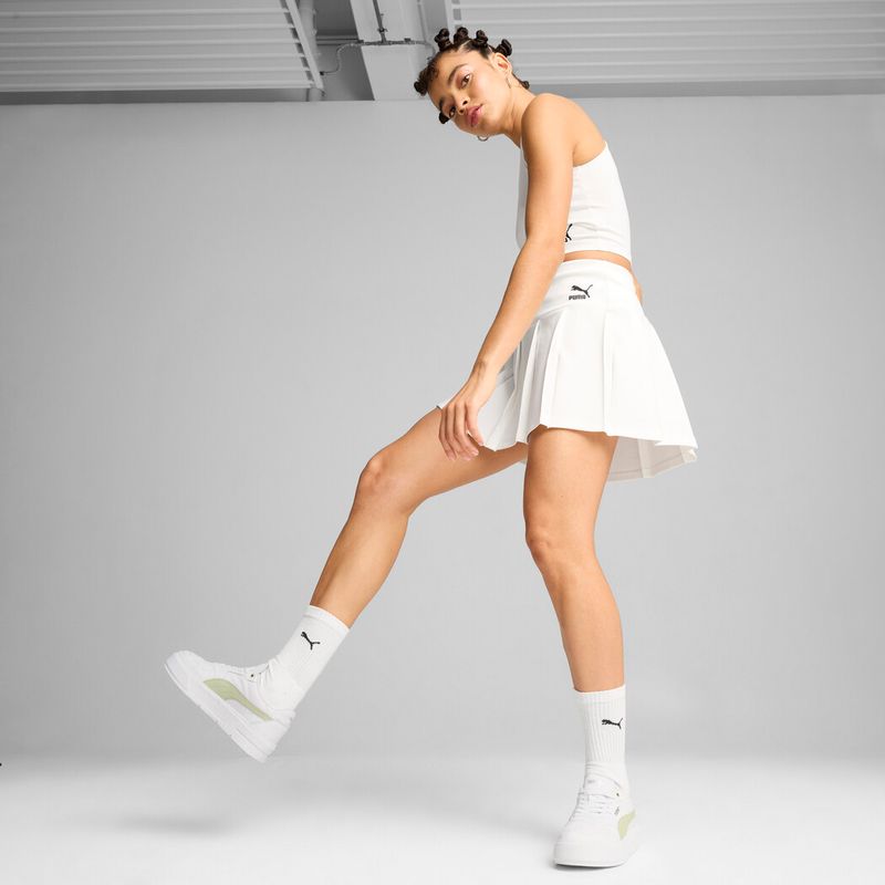 Tenis-puma-para-mujer-Puma-Cali-Court-Lth-Wns-para-moda-color-blanco.-Frente-Sobre-Modelo