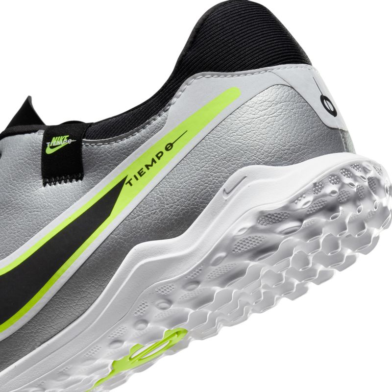 Guayos-nike-para-hombre-Legend-10-Academy-Tf-para-futbol-color-gris.-Detalle-2