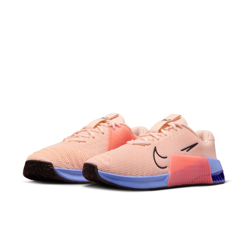 Tenis-nike-para-mujer-W-Nike-Metcon-9-para-entrenamiento-color-naranja.-Par-Alineados