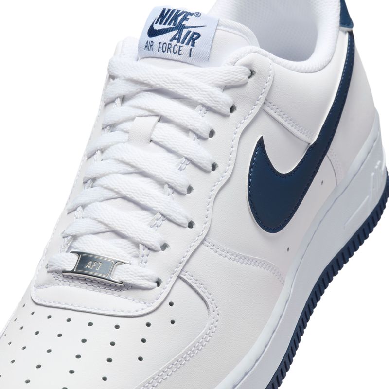 Tenis-nike-para-hombre-Air-Force-1-07-para-moda-color-blanco.-Detalle-1