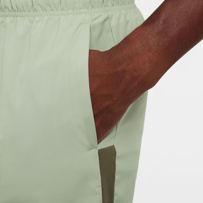 Pantaloneta-nike-para-hombre-M-Nk-Df-Challenger-7Ul-Short-para-correr-color-verde.-Detalle-4