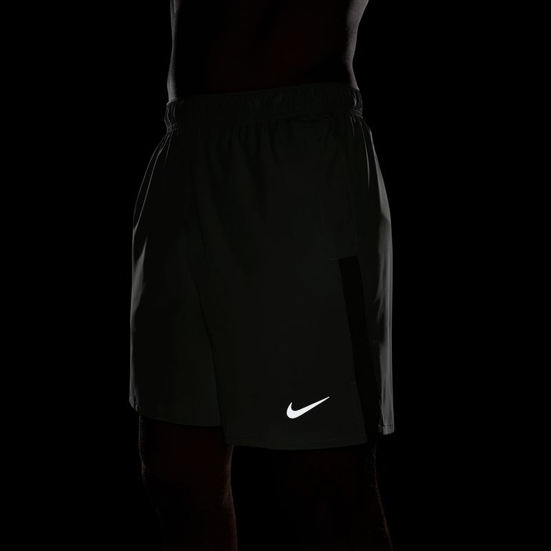 Pantaloneta-nike-para-hombre-M-Nk-Df-Challenger-7Ul-Short-para-correr-color-verde.-Detalle-6