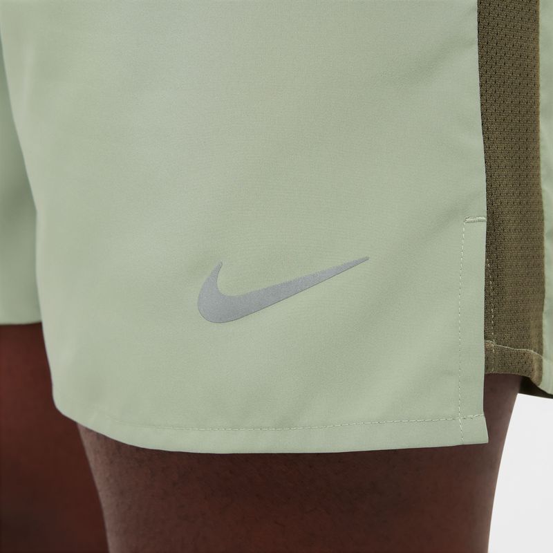 Pantaloneta-nike-para-hombre-M-Nk-Df-Challenger-7Ul-Short-para-correr-color-verde.-Detalle-8