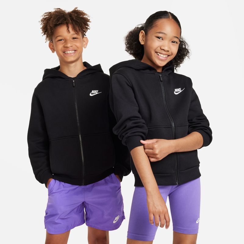 Hoodie-nike-para-niño-K-Nsw-Club-Flc-Hd-Fz-Ls-Lbr-para-moda-color-blanco.-Frente-Sobre-Modelo