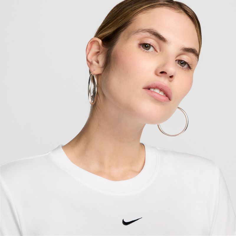 Camiseta-Manga-Corta-nike-para-mujer-W-Nsw-Nk-Chll-Knt-Md-Crp-para-moda-color-blanco.-Detalle-5-