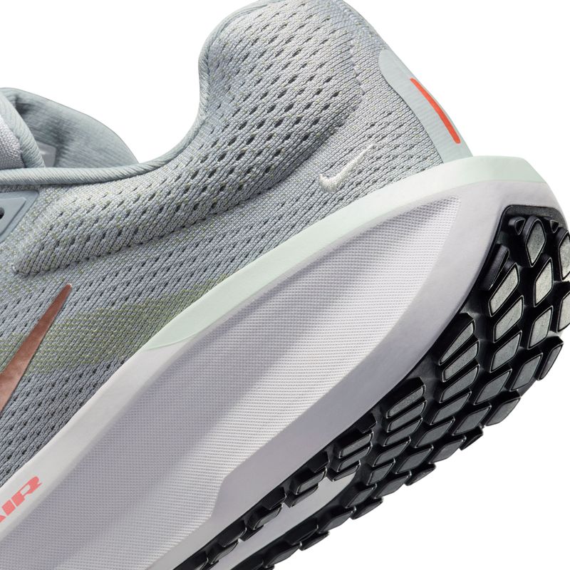 Tenis-nike-para-mujer-Wmns-Nike-Air-Winflo-11-para-correr-color-gris.-Detalle-2