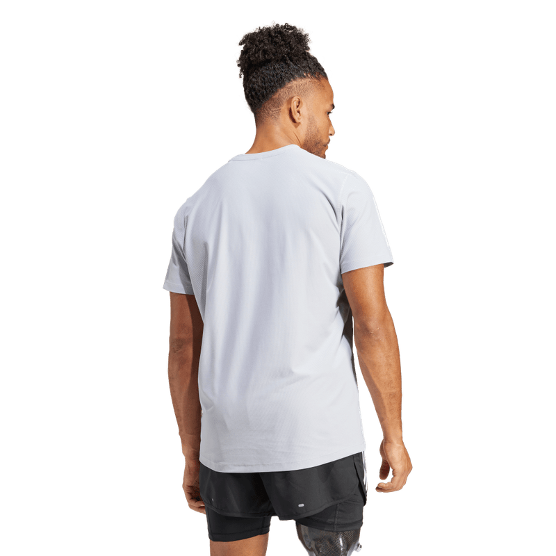 Camiseta-Manga-Corta-adidas-para-hombre-Otr-B-Tee-para-correr-color-gris.-Detalle-Posterior