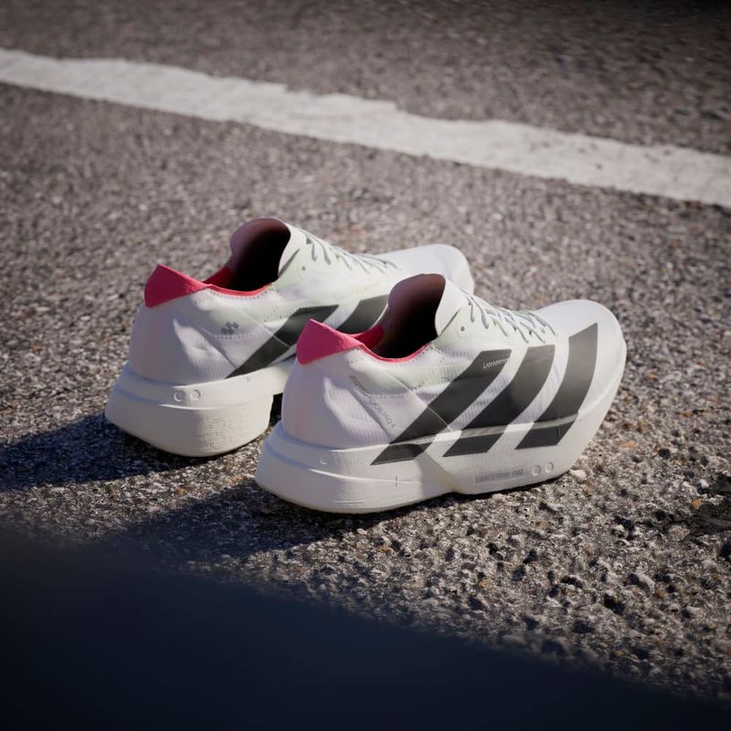 Tenis-adidas-para-hombre-Adizero-Adios-Pro-4-para-correr-color-blanco.-Mktg-Vista-5