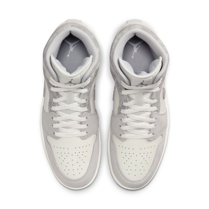 Tenis-nike-para-hombre-Air-Jordan-1-Mid-Se-para-moda-color-gris.-Capellada