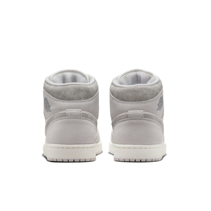 Tenis-nike-para-hombre-Air-Jordan-1-Mid-Se-para-moda-color-gris.-Talon