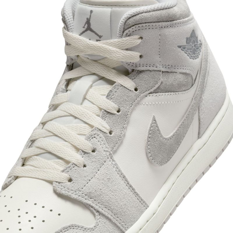 Tenis-nike-para-hombre-Air-Jordan-1-Mid-Se-para-moda-color-gris.-Detalle-1